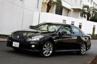 アスリート系には18インチアルミホイールが標準装備される（ロイヤル系は17インチ）。
