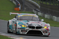 GT300クラスは、No.4 初音ミク グッドスマイル BMW（谷口信輝／番場 琢組）が今季2勝目をあげ、ポイントリーダーに躍り出た。