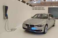 BMW 3シリーズのPHVバージョン、日本上陸の画像