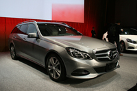 全モデルでフルLEDを採用したヘッドランプユニットを採用する。