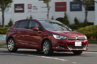 「シトロエンC4セダクション アップグレードパッケージ」
    