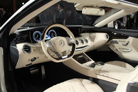 「Sクラス カブリオレ」のインストゥルメントパネルまわり。