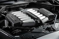 今回の改良では、パワーユニットに関する大きな変更はなし。エンジンは6.6リッターV12ツインターボで、570psの最高出力を発生する。
    