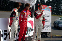 豪華な講師陣が挨拶。左から、近藤真彦代表、立川祐路、そして福田良。