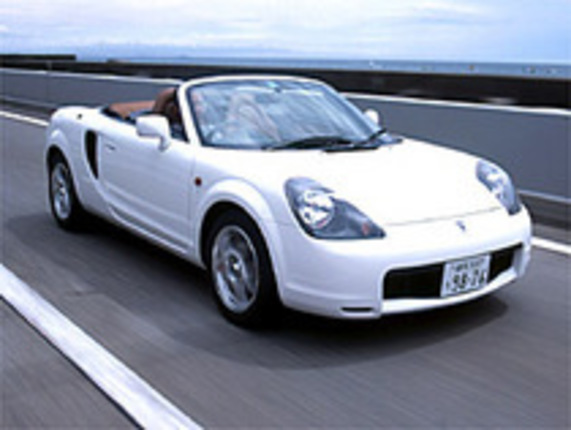 【スペック】全長×全幅×全高＝3885×1695×1235mm/ホイールベース＝2450mm/車重＝980kg/駆動方式＝MR/1.8リッター直4DOHC16バルブ(140ps/6400rpm、17.4kgm/4400rpm)/車両本体価格＝217.5万円(テスト車＝226.8万円)