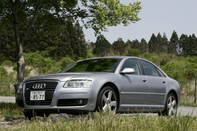 【スペック】全長×全幅×全高＝5055×1895×1450mm／ホイールベース＝2945mm／車重＝2030kg／駆動方式＝4WD／6リッターW12DOHC48バルブ（450ps／6200rpm、59.1kgm／4000rpm）／価格＝1480万円（テスト車＝同じ）