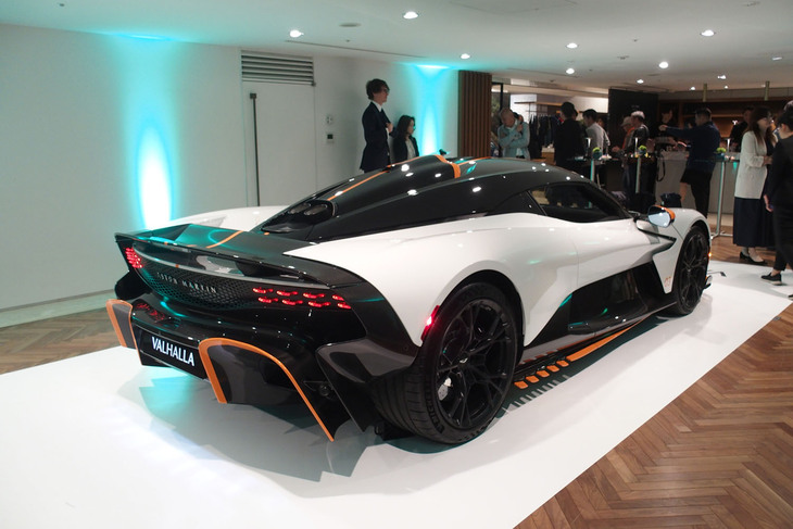 アストンマーティン・ヴァルハラ（リアビュー）