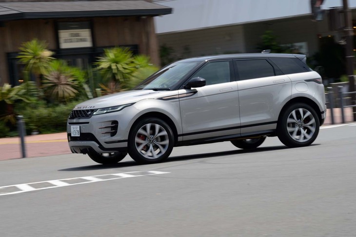 駆動方式は4WD。フロントを最高出力200PSのエンジンが、リアを同109PSのモーターがそれぞれ駆動する。