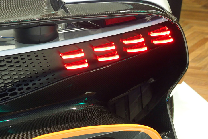 アストンマーティン・ヴァルハラ（リアコンビランプ）