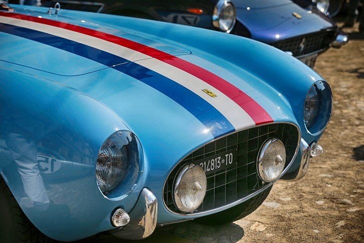 マラネッロの市街地で行われたフェラーリパレードの様子。