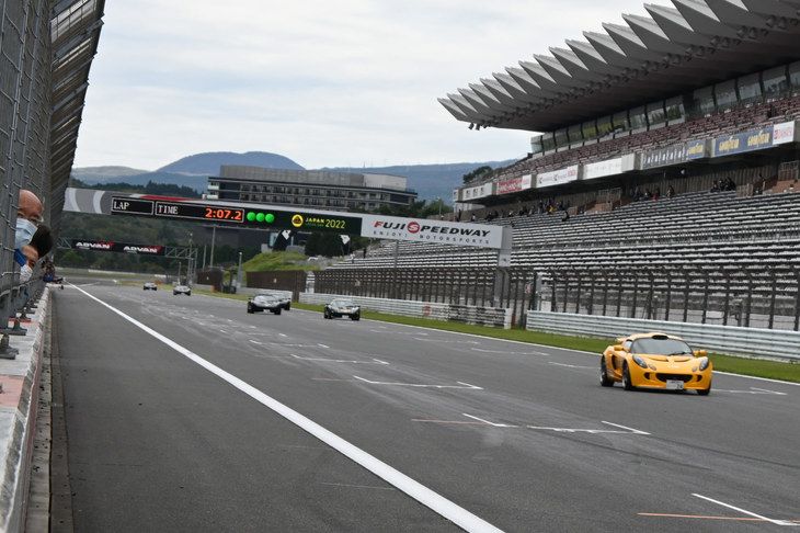 サーキットを本気で走るイベントである点も「JAPAN LOTUS DAY」の特徴。この日も富士スピードウェイのレーシングコースでは、早朝から夕刻までロータスのエキゾーストサウンドが鳴り響いていた。