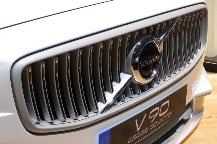 ボルボV90クロスカントリー オーシャンレースエディション（フロントグリル）