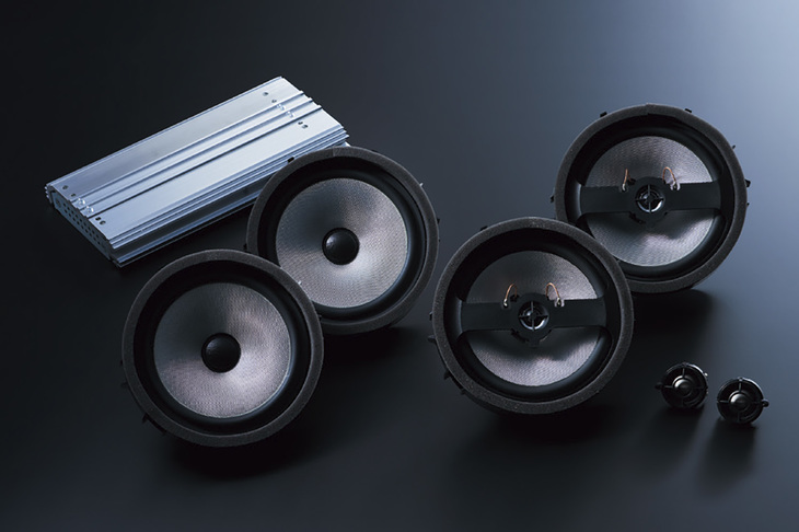 510Wのパワーアンプと8個のスピーカーを組み合わせる「ミツビシパワーサウンドシステム」を、一部グレードにオプションで設定。