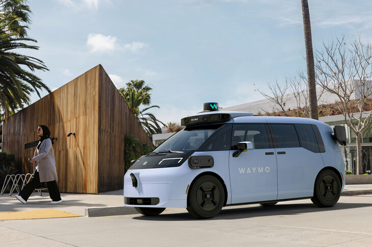 ウェイモが中国のジーカーと共同開発した、第6世代の自動運転タクシー。