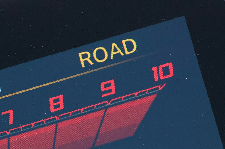 ライディングモードは「ECO」「RAIN」「ROAD」などの舗装路向けの設定に加え、悪路向けの「ENDURO」「ENDURO PRO」も用意。ENDURO PROでは、リアのABSをカットすることも可能だ。