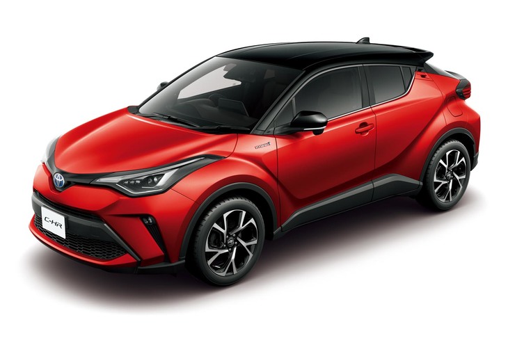 個性的な見た目が特徴の「トヨタC-HR」は、ガソリンエンジン車とハイブリッド車、FF車と4WD車、CVTと6MTが用意されるなど、選択肢の多さもポイント。