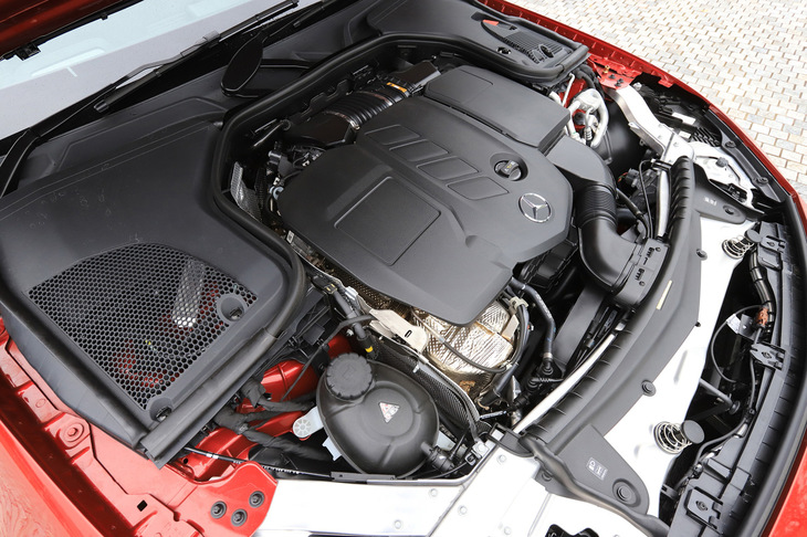 「CLS220dスポーツ」に搭載される、2リッター直4ディーゼルターボエンジン。194psの最高出力と400Nmの最大トルクを発生する。
