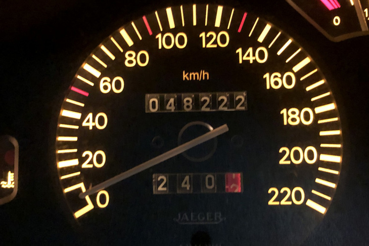 走行距離は4.8万kmで、タイミングベルトやエンジンマウントは交換済み。MAMAの東條氏が言うようにとても25年落ちとは思えないコンディションだ。