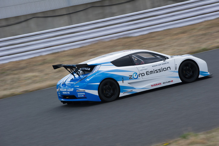 デビュー当初はエコカーレースやEVレースに参戦するなどしていた「リーフNISMO RC」。今はもっぱらイベントなどでのデモランで、走る姿を見ることができる。