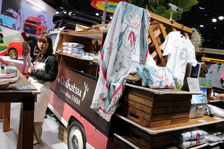「ハイゼット トラック」の物販車には、初音ミクグッズが。中には当日分完売の商品もあった。