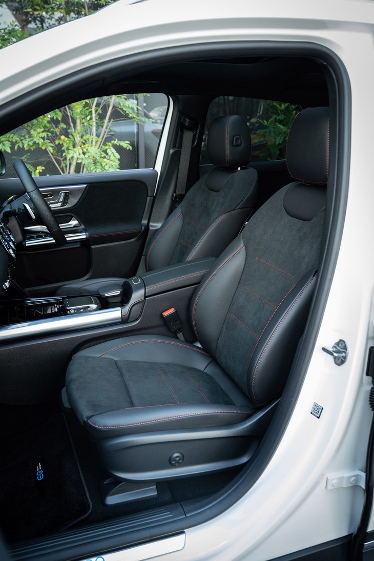 メルセデス・ベンツEQA250（フロントシート）