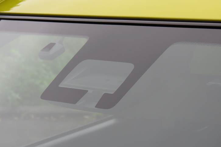 スズキ・スイフトスポーツ（運転支援システムのセンサー）