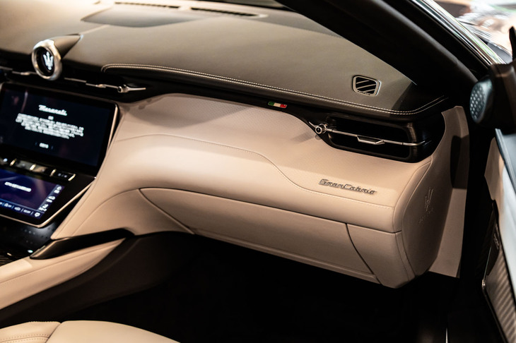 マセラティ・グランカブリオ トロフェオ（ダッシュボード）