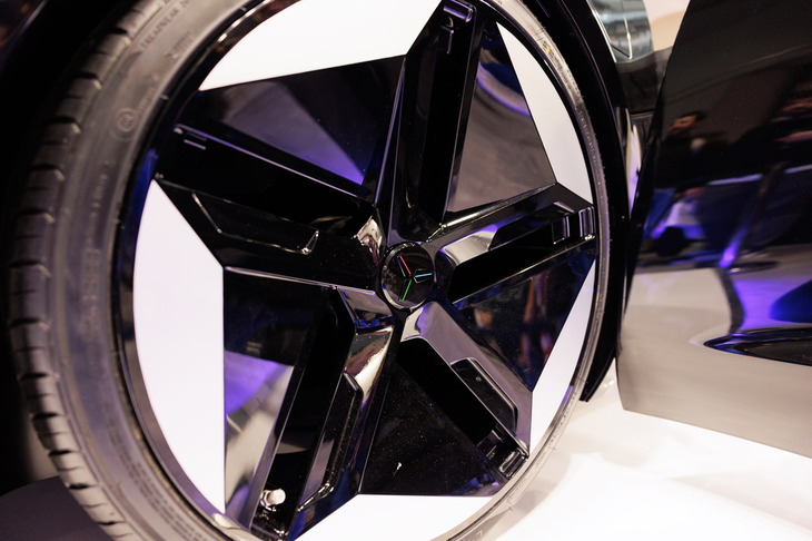 ホイールのセンターキャップは、ホンピー・テクノロジーズの社章をもとにしたもの。