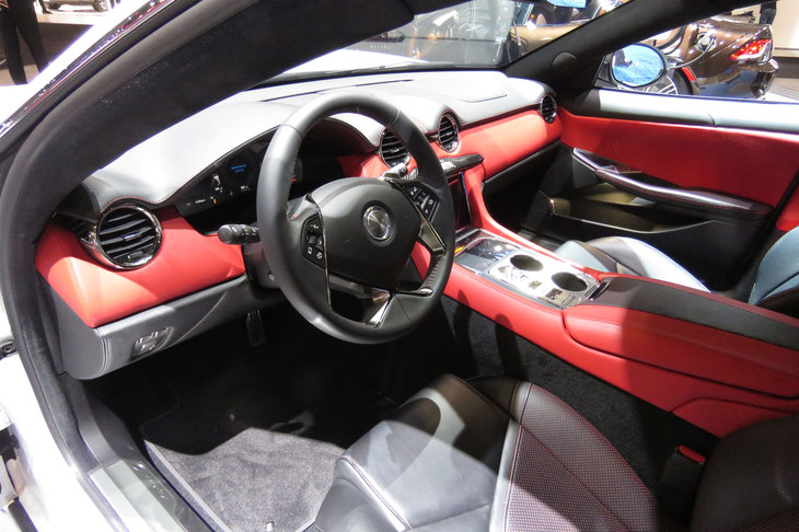 カルマ・レヴェーロ（インテリア）