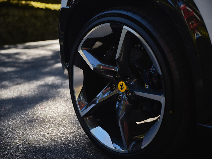 フェラーリ・プロサングエ（タイヤ＆ホイール）