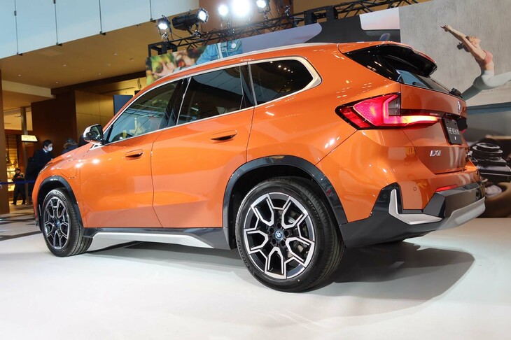 BMW iX1 xDrive30 xライン