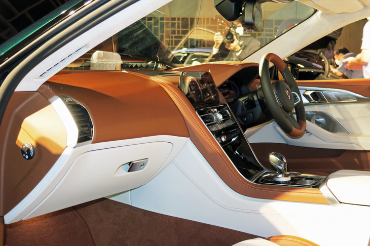 BMWアルピナB8グランクーペ（インストゥルメントパネルまわり）