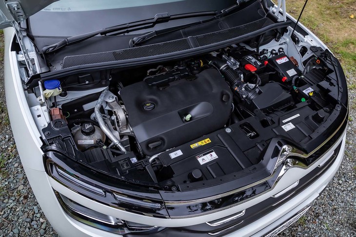 パワートレインは最高出力177PS、最大トルク400N・mの2リッター直4ディーゼルターボエンジンと8段ATの組み合わせとなる。駆動方式はFFのみ。