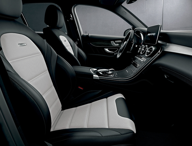 「メルセデスAMG GLC63 4MATIC＋」のインテリア。