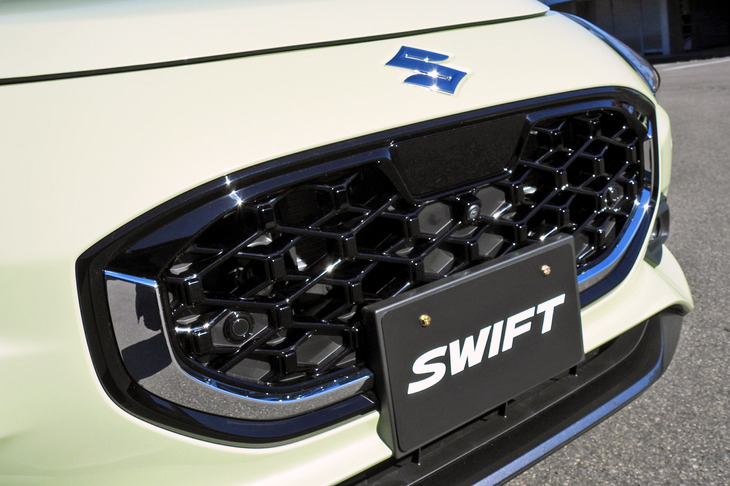 スズキ・スイフト ハイブリッドMZ（フロントグリル）