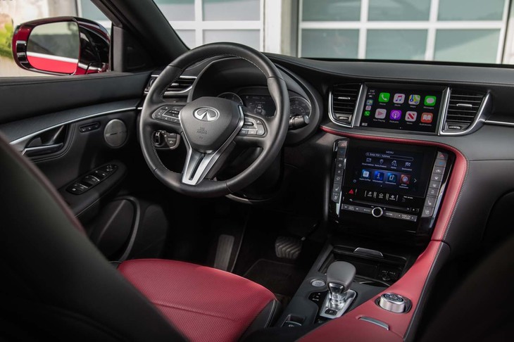 インフィニティQX55（コックピット周辺部）