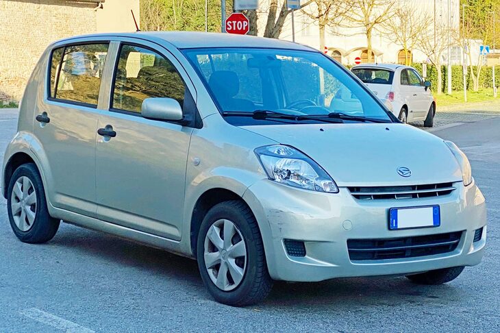 「ダイハツ・シリオン」（日本名：ブーン）。3月シエナ。