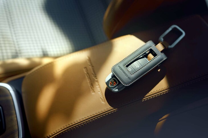 ポルシェ911スポーツクラシック（アームレストおよびキー）