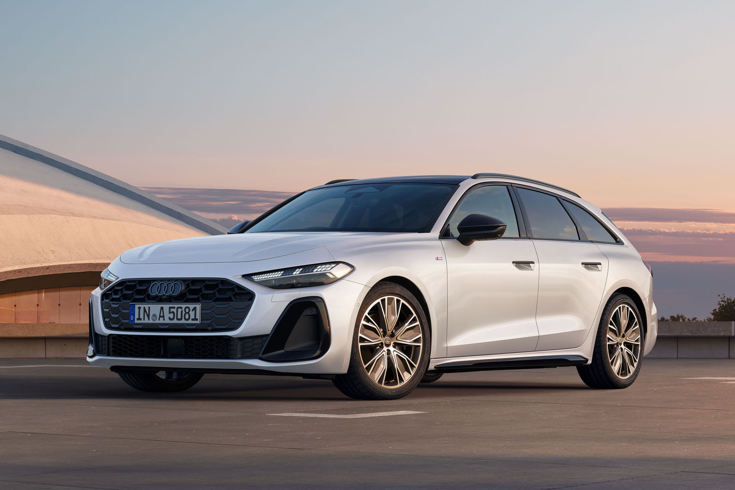 実走32000㌔！すぐ乗れる！超～お洒落なアウディ　A4アバント　2.0TFSI クワトロ　検32/9迄 D車　銀！ アウディ A4 アバントの価格・新型情報・グレード諸元 価格.com