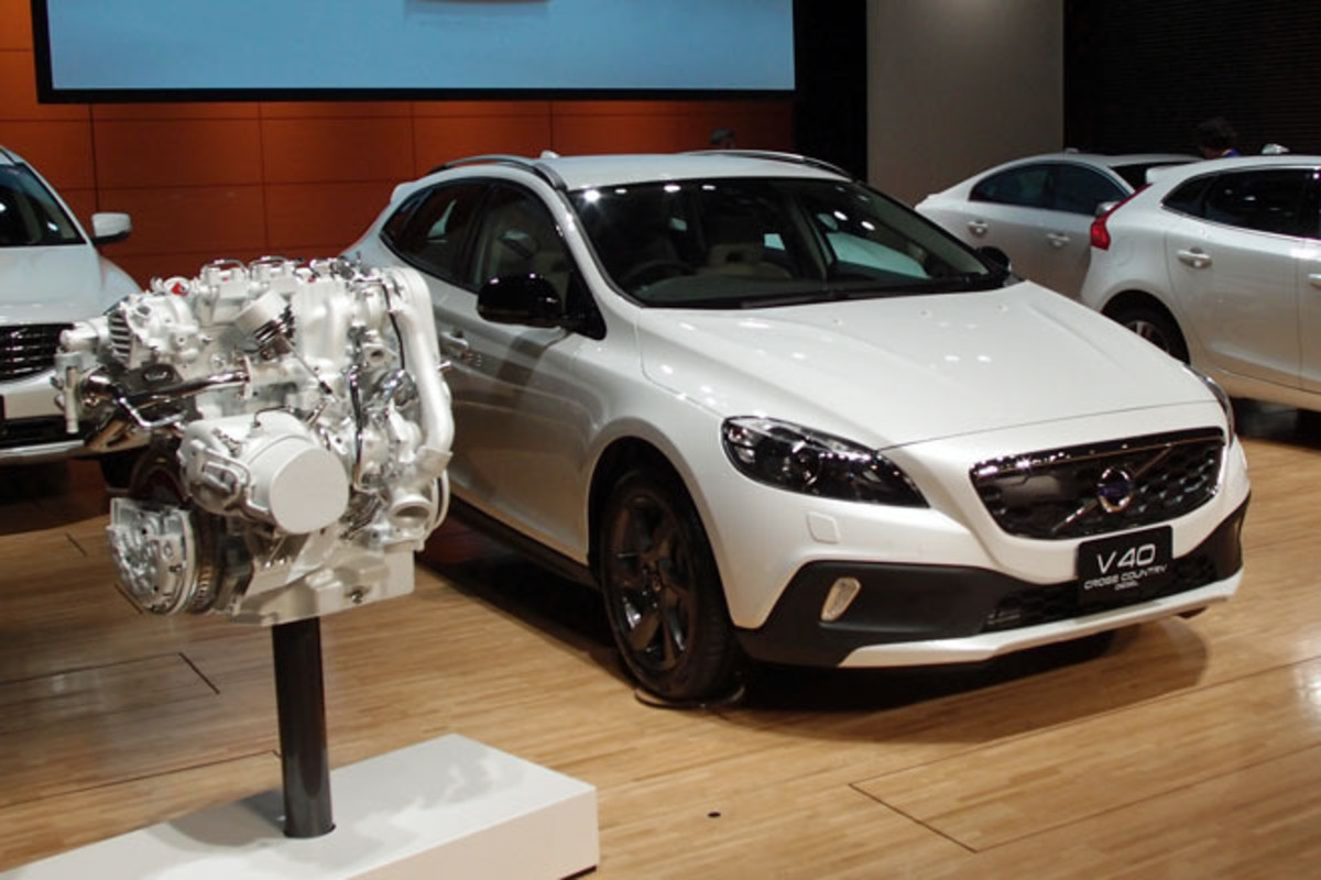ボルボV40シリーズに新エンジン搭載車 【ニュース】 - webCG