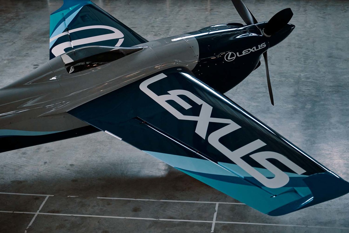 レクサスとエアレースパイロット室屋義秀選手がパートナーに 新たなチャレンジを発表 ニュース Webcg