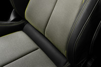 新型「A3スポーツバック」のファブリックシートには、一脚あたり最大でペットボトル45本分のリサイクル素材が使われるという。