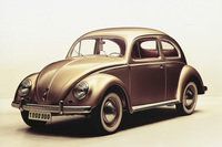 1955年の「フォルクスワーゲン・タイプ1」。2003年の生産終了まで、全世界で約2153万台が生産されたという。