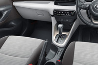 電動パーキングブレーキは、サイドブレーキレバーなどを小さなスイッチに置き換えられるため、インテリアレイアウトの自由度が高まるのもメリットだ。