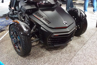 フロントは2輪。それぞれにサイクルフェンダーが装着される。