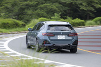 フロントに積まれる2リッター4気筒ディーゼルターボのB47Dエンジンは最高出力197PS、最大トルク400N・mを発生する。