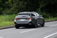 BMW i5 M60 xDriveツーリング