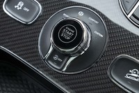 ドライブモードは「スポーツ」「コンフォート」「カスタム」と、シャシー設計チームのイチ押しだという「B（ベントレー）」の全4タイプ。