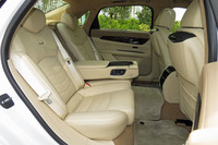 webCGほったがグースカと居眠りをした「CT6プラチナム」のリアシート。表皮はセミアニリンレザーで、リクライニングが可能なほか、ヒーター、ベンチレーション、マッサージ機能も備わる。