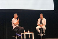 デザインについて2人の専門家によるトークライブが行われた。